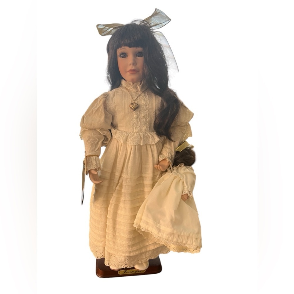 Seymour Mann “Jennifer” 19” doll Signature Series